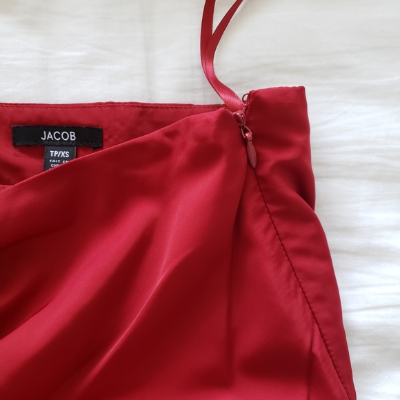 Red off-the-shoulder dress - Picture 4 of 6